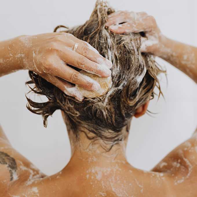 Как выбрать правильный шампунь для здоровых волос