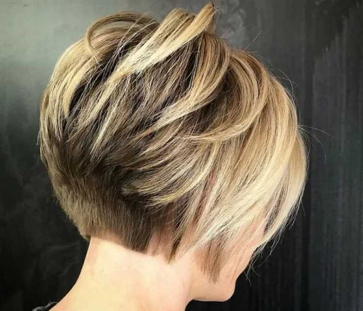 Модные короткие стрижки с градуированными прядями: элегантность и нежность 1 Стрижки с градуированными прядями: элегантность и нежность