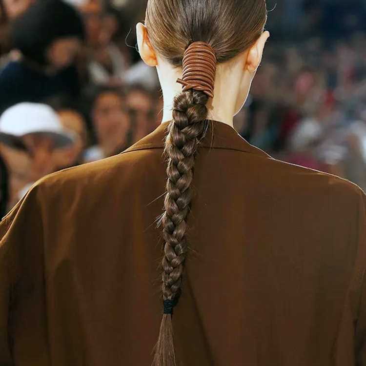 Ртути и кристаллы: модные идеи для длинных волос