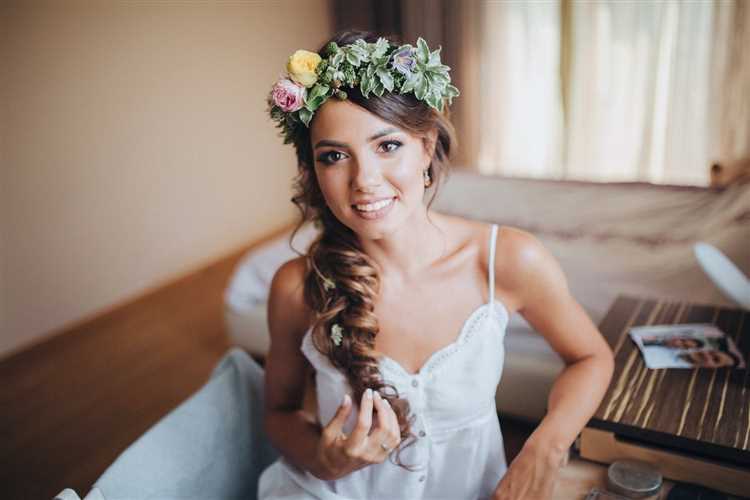 Свадебные прически для невест с флористическим украшением