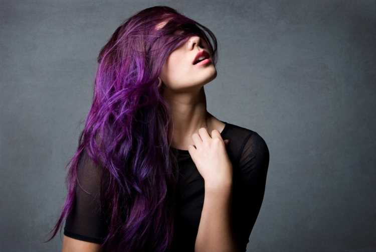 Цветные пряди: как добавить яркие акценты с помощью окрашивания волос.
